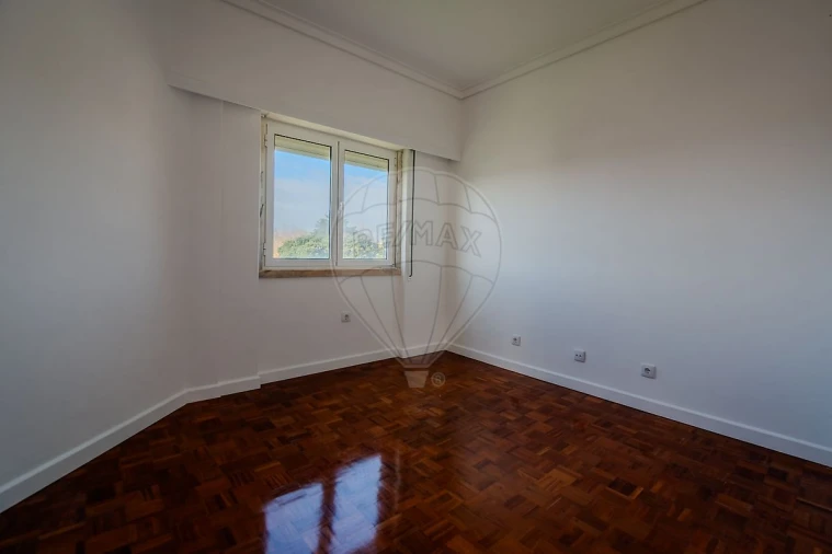 Apartamento T3 para Venda em Carcavelos e Parede Foto 14