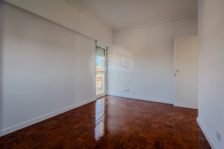 Apartamento T3 para Venda em Carcavelos e Parede Foto 13