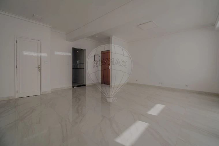 Apartamento T3 para Venda em Carcavelos e Parede Foto 4