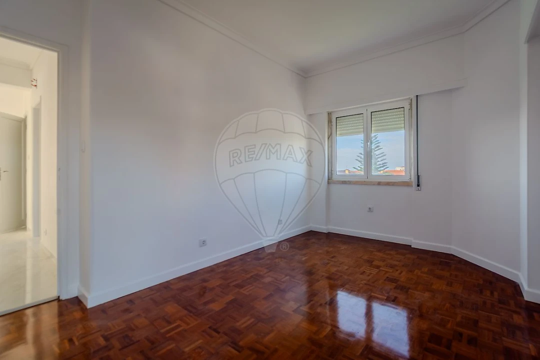 Apartamento T3 para Venda em Carcavelos e Parede Foto 15