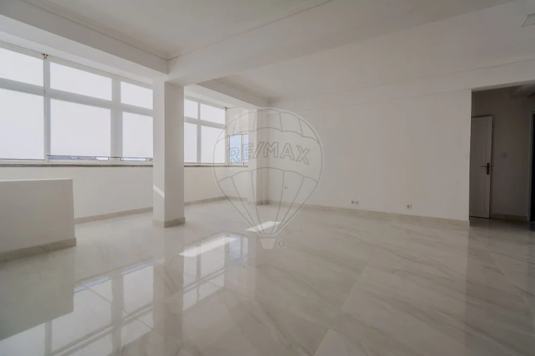 Apartamento T3 para Arrendamento em Carcavelos e Parede Foto 6