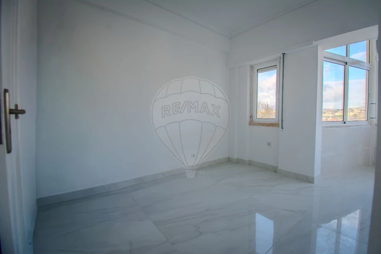 Apartamento T3 para Arrendamento em Carcavelos e Parede Foto 31