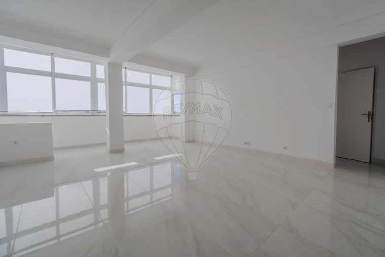 Apartamento T3 para Arrendamento em Carcavelos e Parede Foto 8