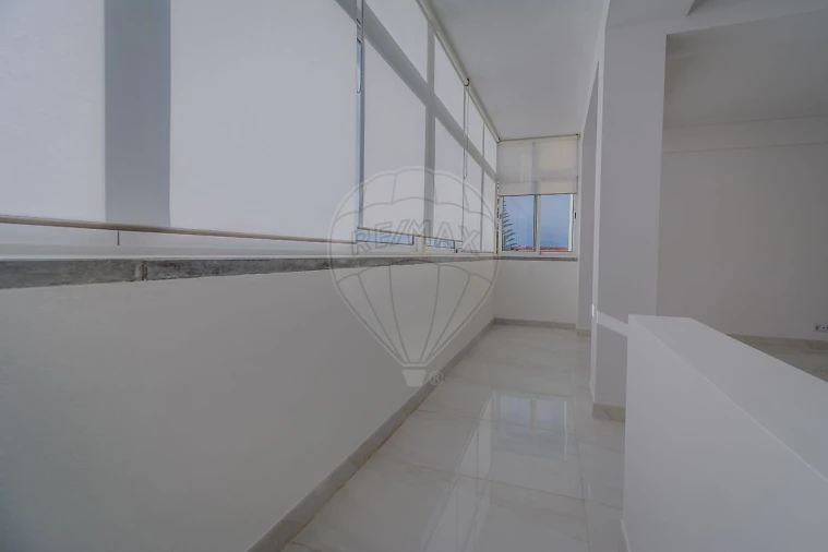 Apartamento T3 para Arrendamento em Carcavelos e Parede Foto 12