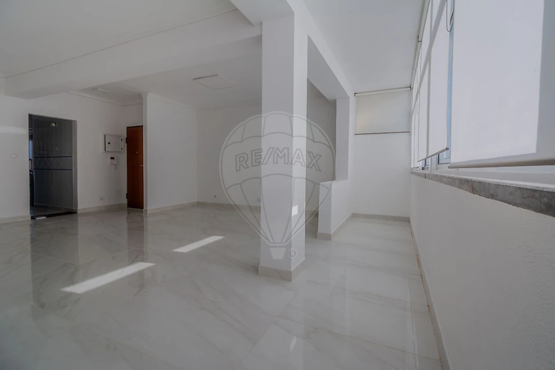 Apartamento T3 para Arrendamento em Carcavelos e Parede Foto 9