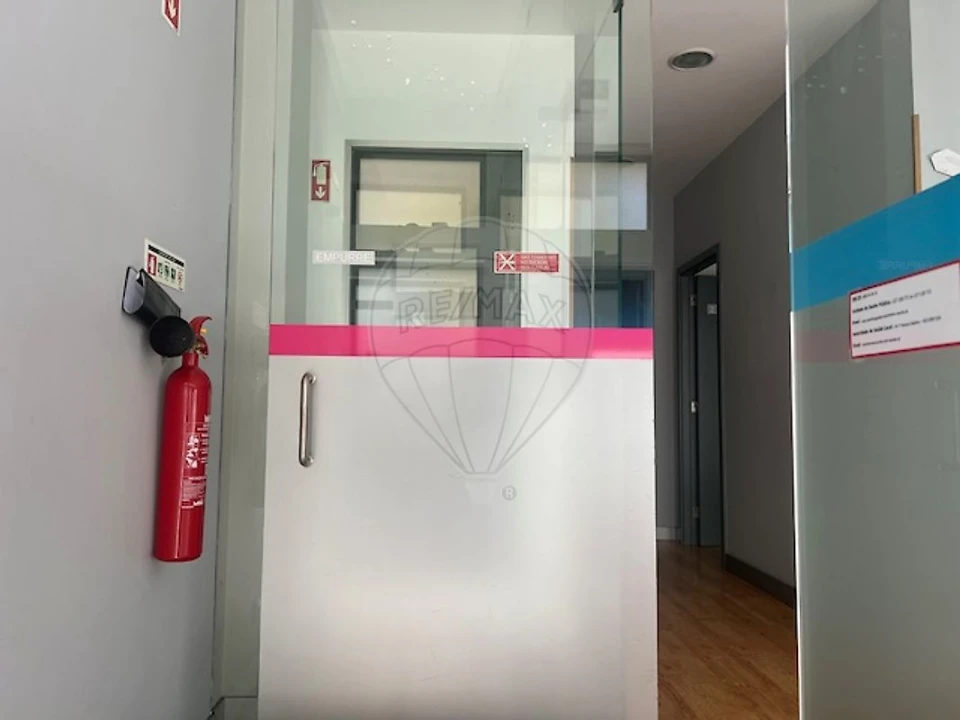 Loja para Arrendamento em Espinho Foto 3