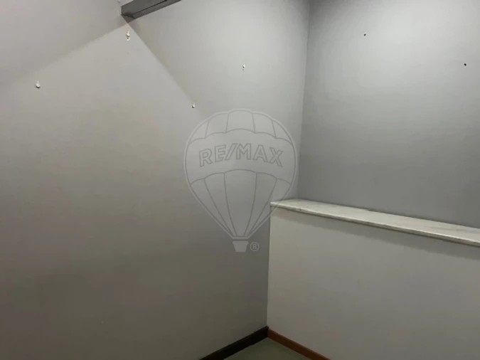 Loja para Arrendamento em Espinho Foto 9