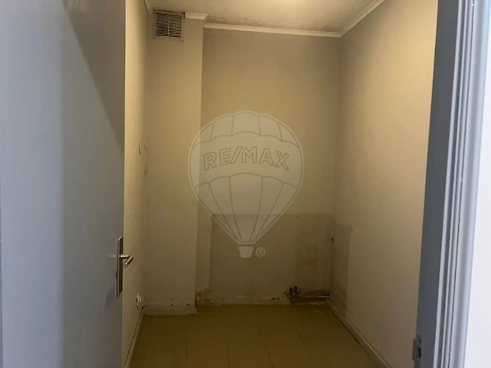 Loja para Arrendamento em Espinho Foto 8