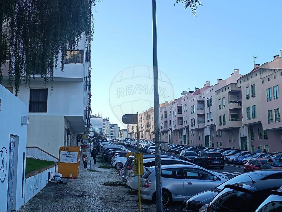 Apartamento T1 para Venda em Rio de Mouro Foto 5