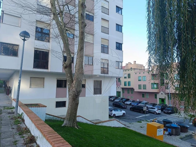 Apartamento T1 para Venda em Rio de Mouro Foto 2