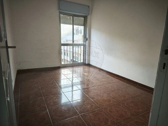 Apartamento T2 para Venda em Agualva e Mira-Sintra Foto 11