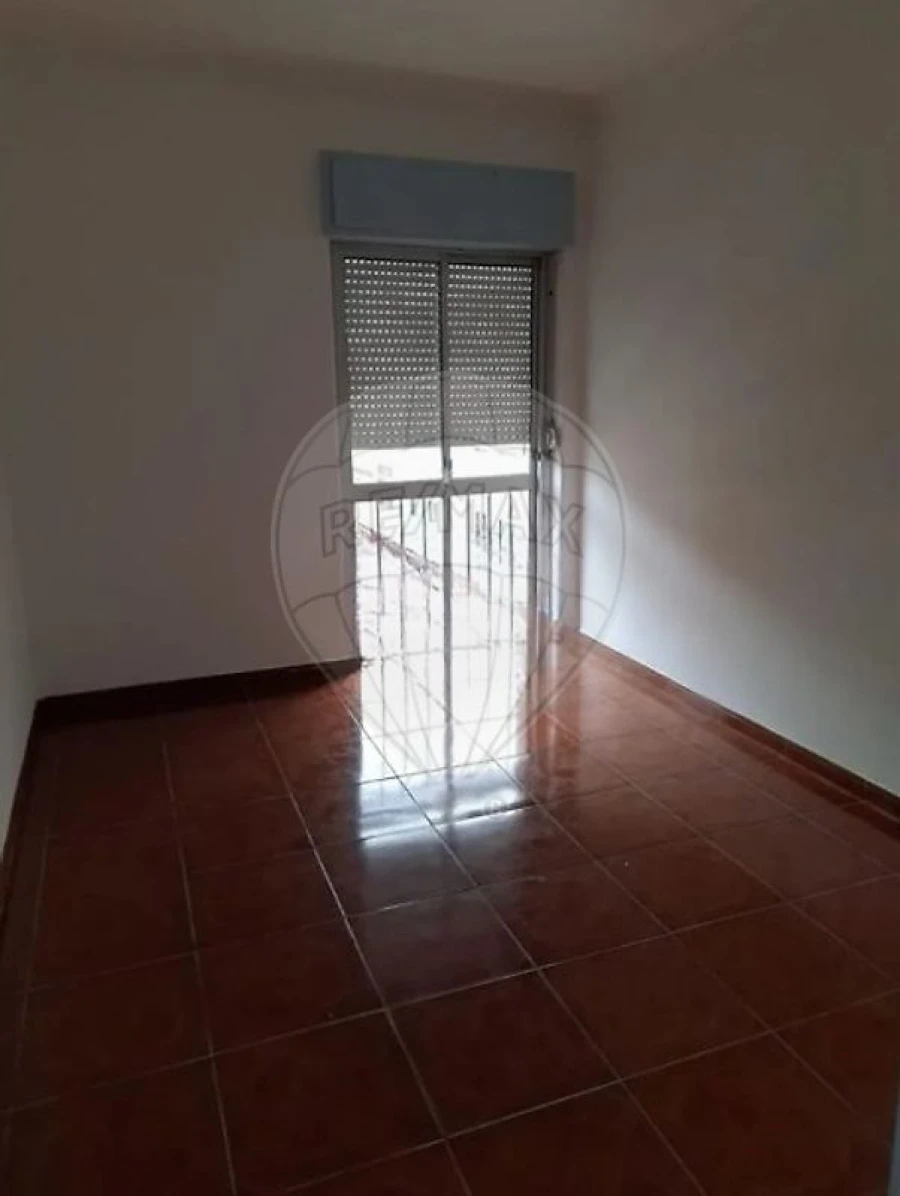 Apartamento T2 para Venda em Agualva e Mira-Sintra Foto 6