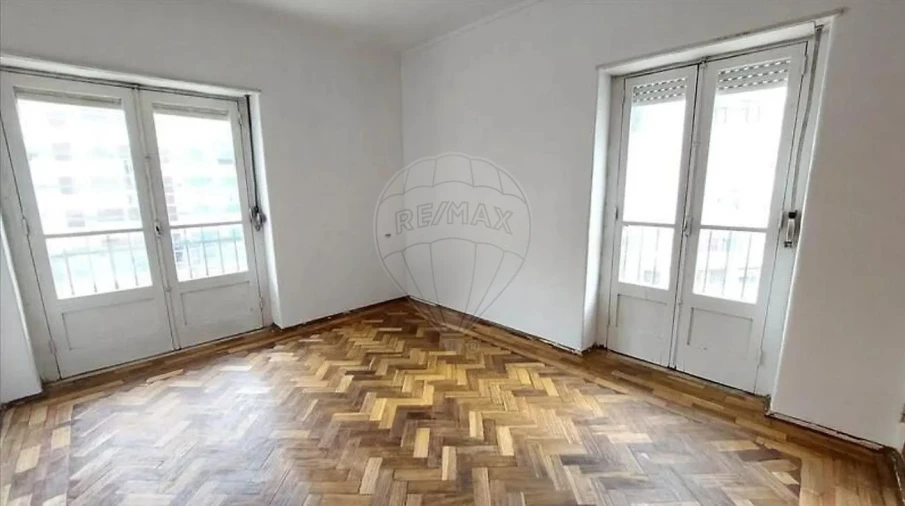 Apartamento T3 para Venda em Massamá e Monte Abraão Foto 2