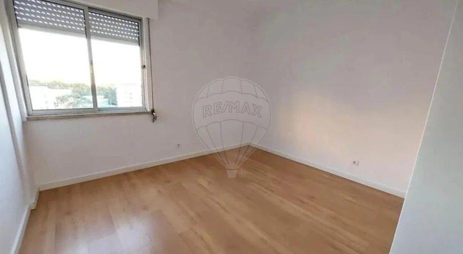 Apartamento T2 para Venda em Rio de Mouro Foto 3