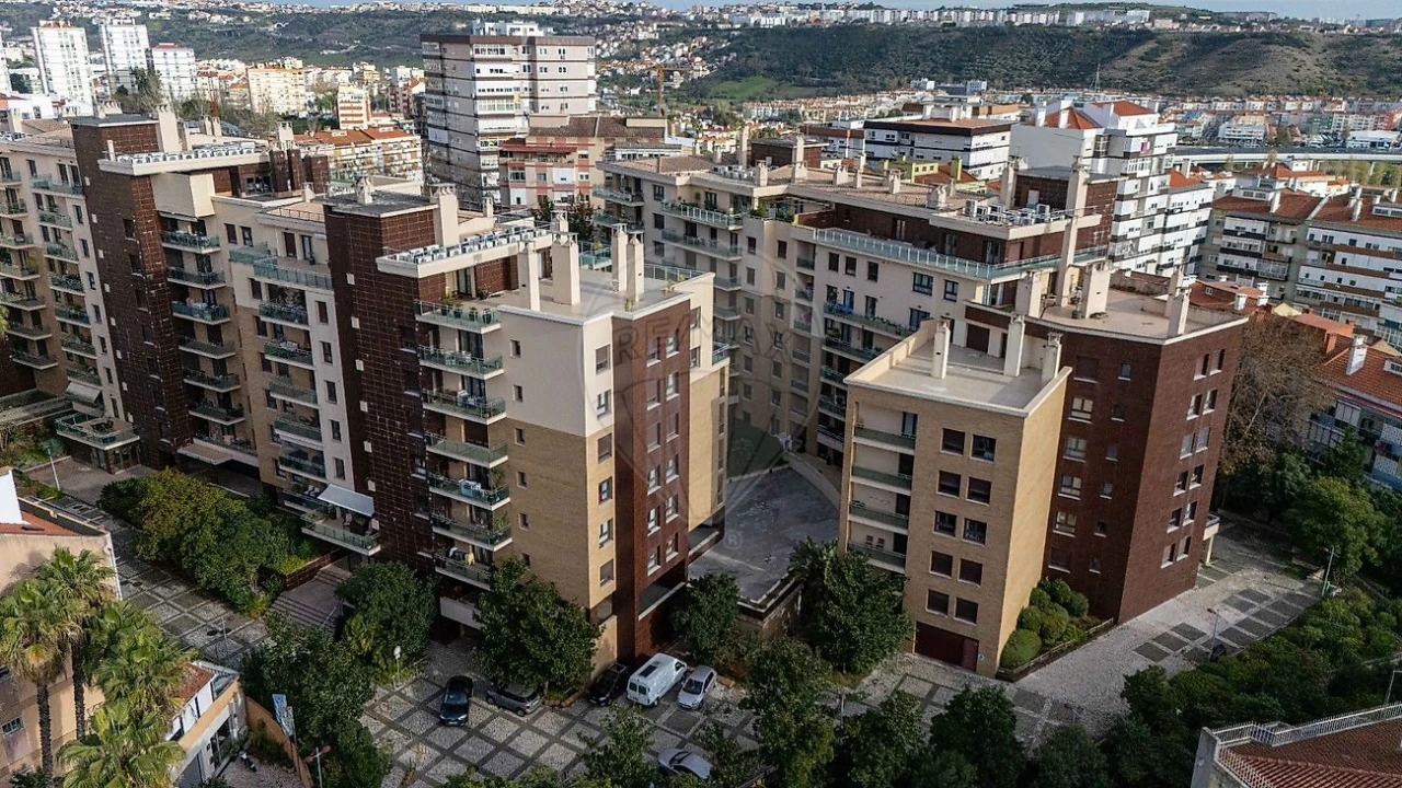 Apartamento T2 para Arrendamento em Odivelas Foto 24