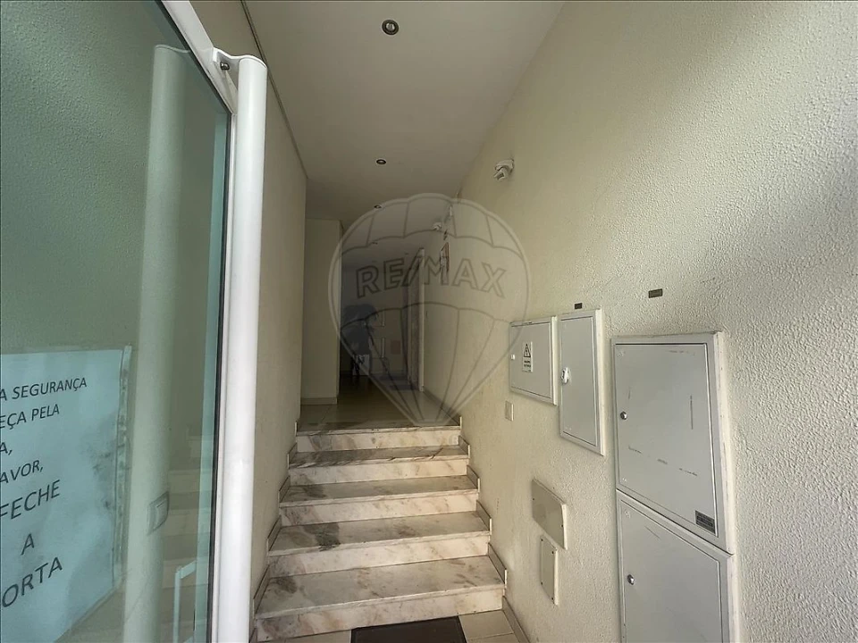 Apartamento T3 para Venda em Palhais e Coina Foto 2