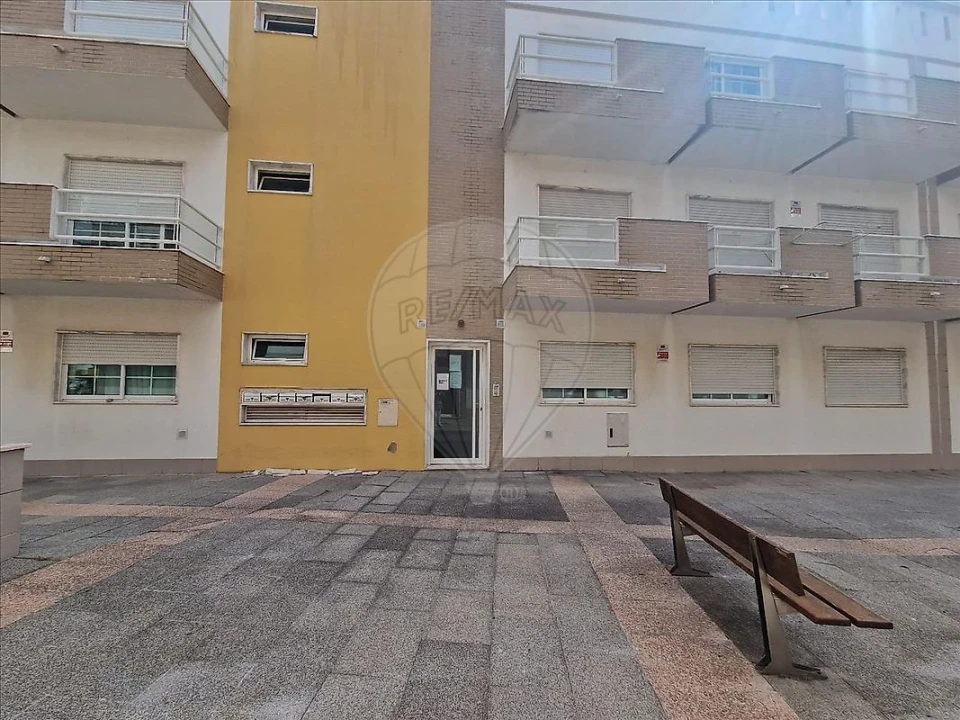 Apartamento T3 para Venda em Palhais e Coina Foto 4