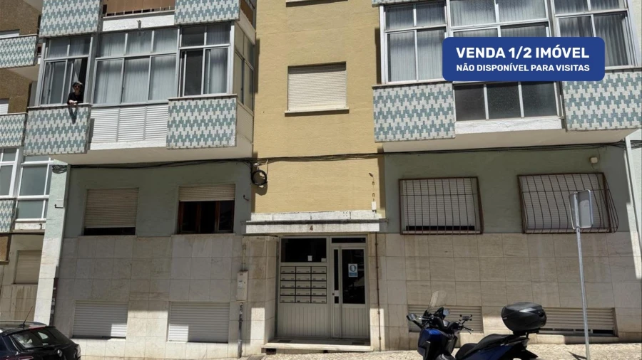 Apartamento T3 para Venda em Almada, Cova da Piedade, Pragal e Cacilhas Foto 1