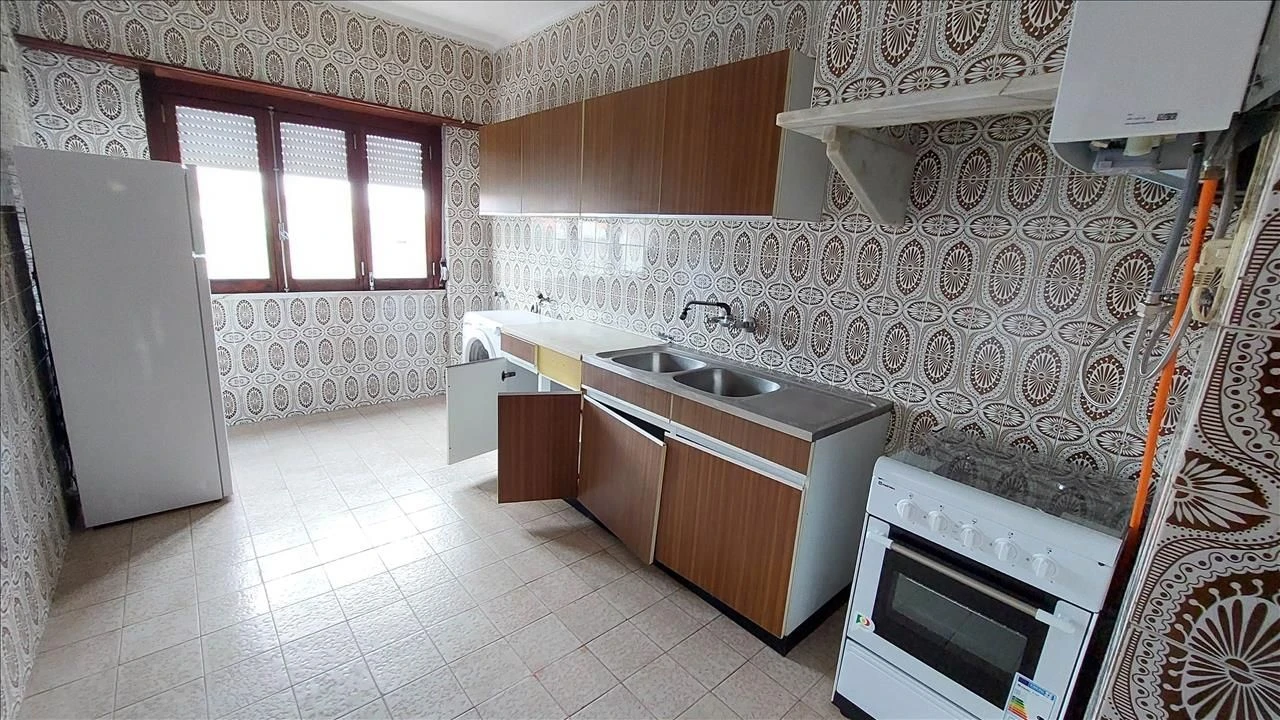 Apartamento T2 para Venda em Agualva e Mira-Sintra Foto 3