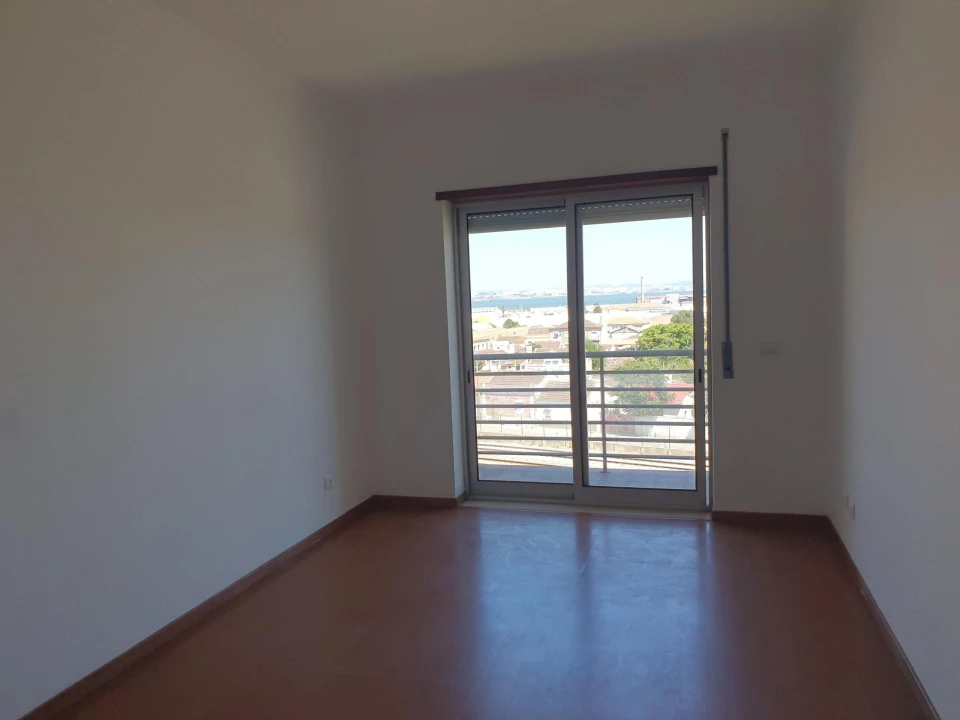 Apartamento T3 para Venda em Barreiro e Lavradio Foto 14