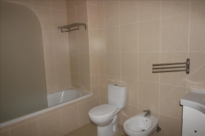 Apartamento T3 para Venda em Fonte Arcada e Oliveira