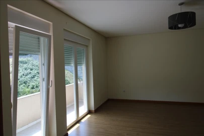 Apartamento T3 para Venda em Fonte Arcada e Oliveira