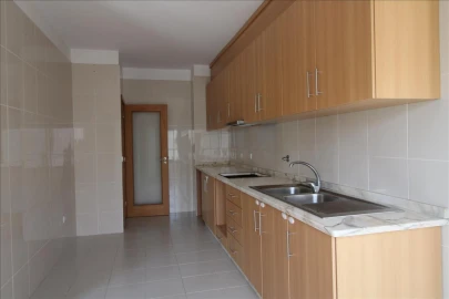 Apartamento T3 para Venda em Fonte Arcada e Oliveira