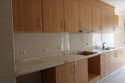 Apartamento T3 para Venda em Fonte Arcada e Oliveira