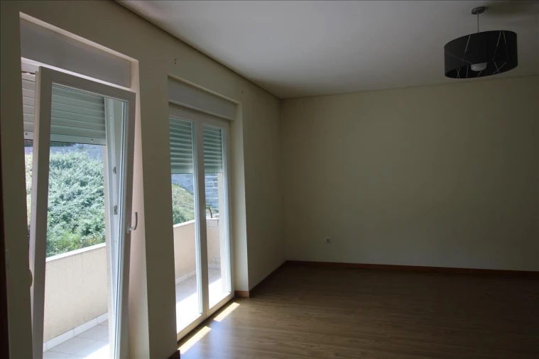 Apartamento T3 para Venda em Fonte Arcada e Oliveira Foto 3