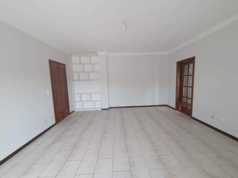 Apartamento T2 para Venda em Oliveira do Douro Foto 2