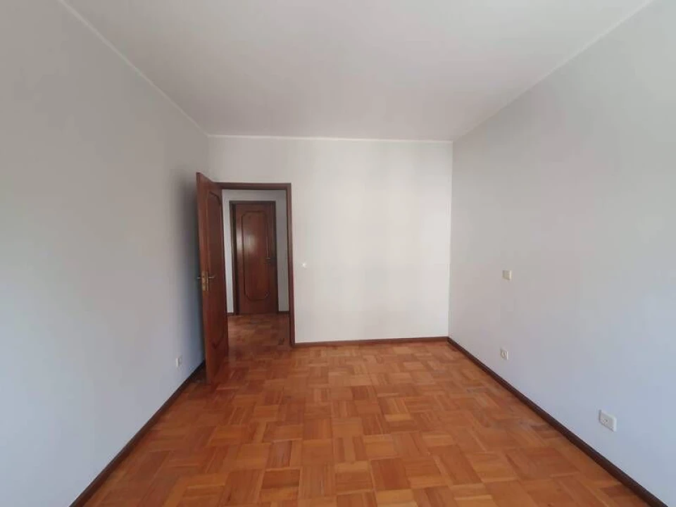 Apartamento T2 para Venda em Oliveira do Douro Foto 5