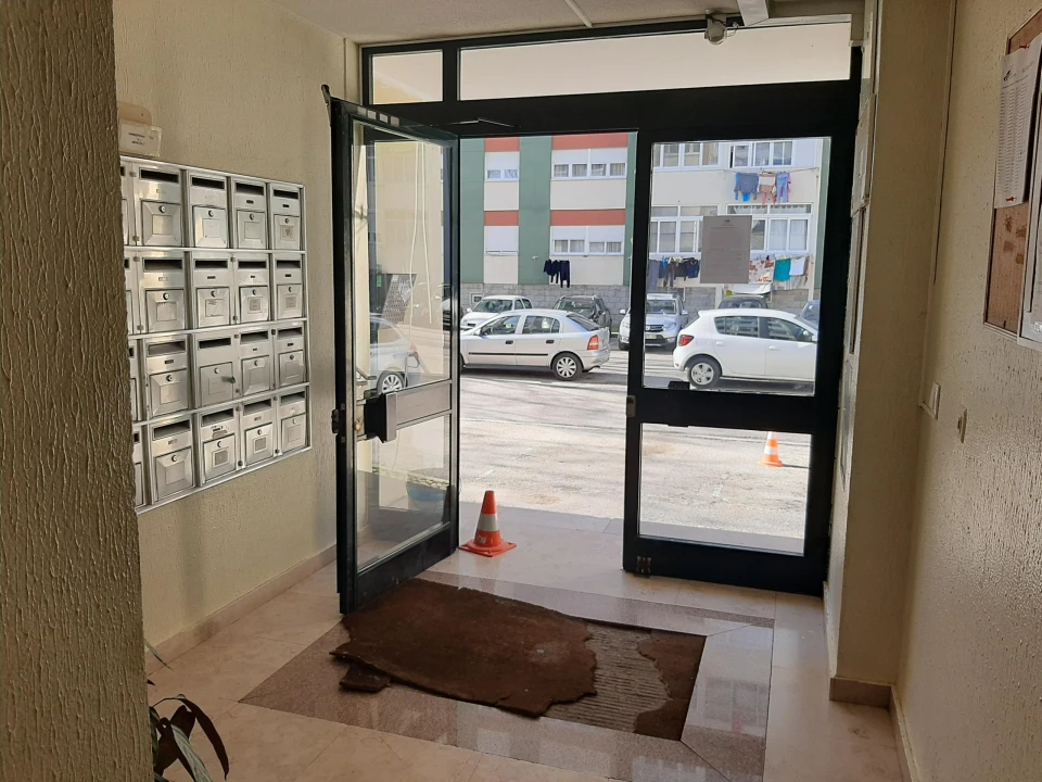 Apartamento T2 para Venda em Cacém e São Marcos Foto 3