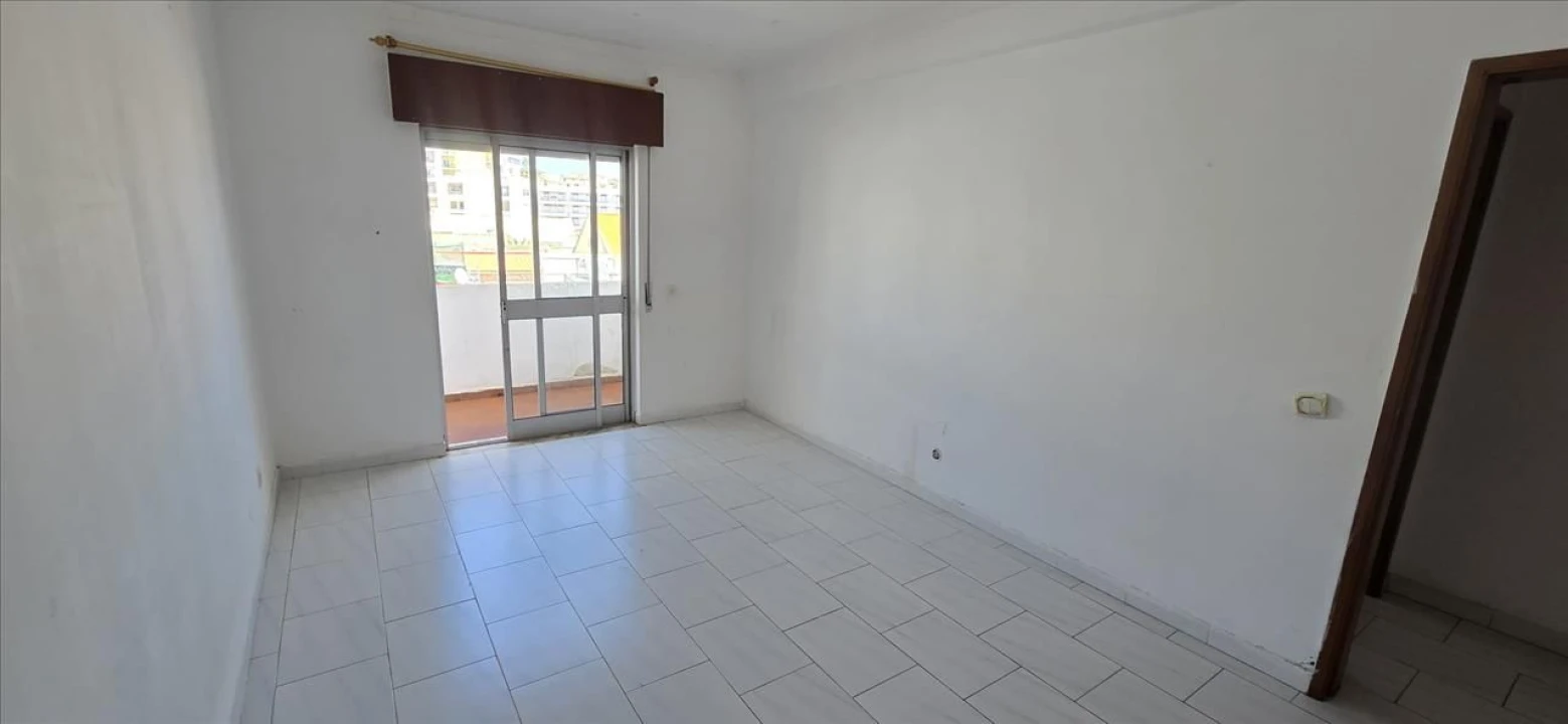 Apartamento T2 para Venda em Olhão Foto 3