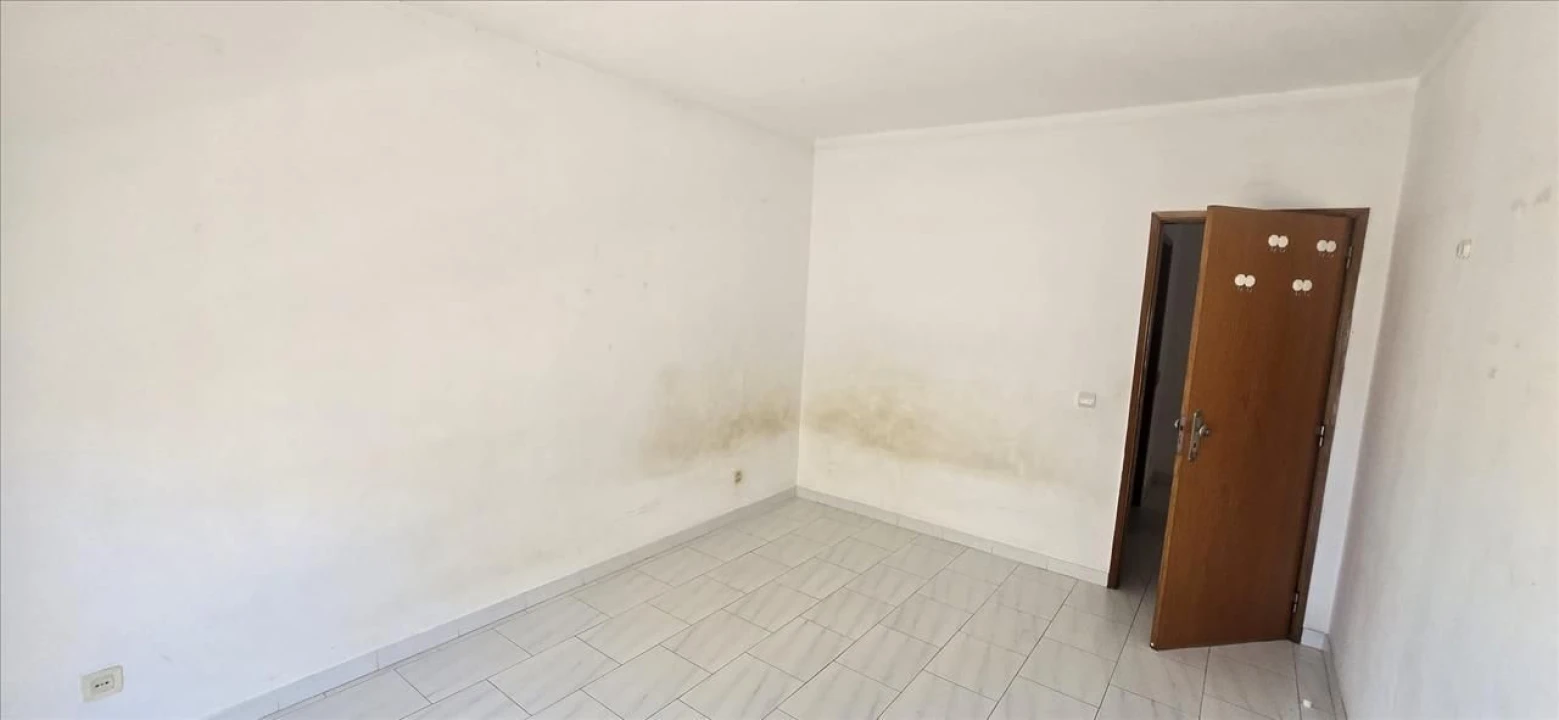 Apartamento T2 para Venda em Olhão Foto 5