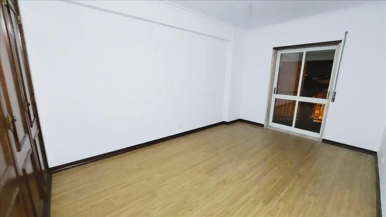 Apartamento T3 para Venda em Agualva e Mira-Sintra Foto 12
