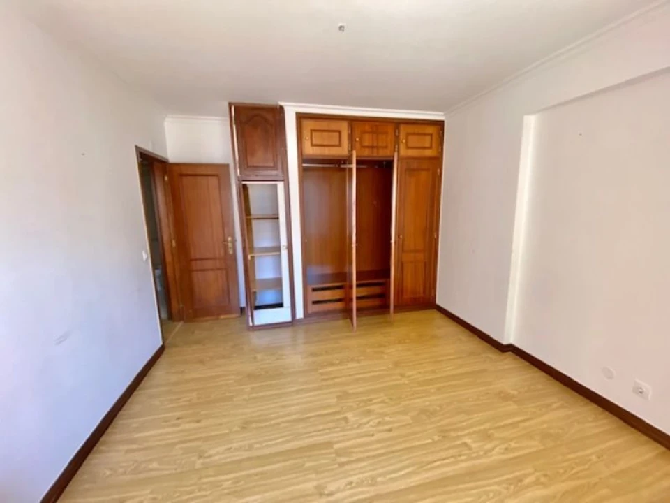 Apartamento T3 para Venda em Agualva e Mira-Sintra Foto 9