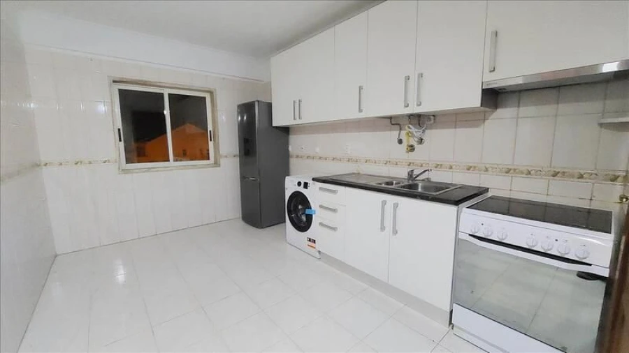 Apartamento T3 para Venda em Agualva e Mira-Sintra Foto 14