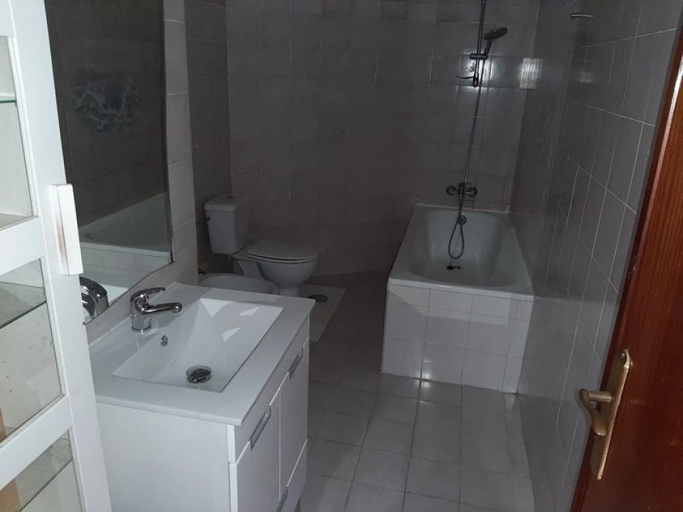 Apartamento T2 para Venda em Rio de Mouro Foto 14