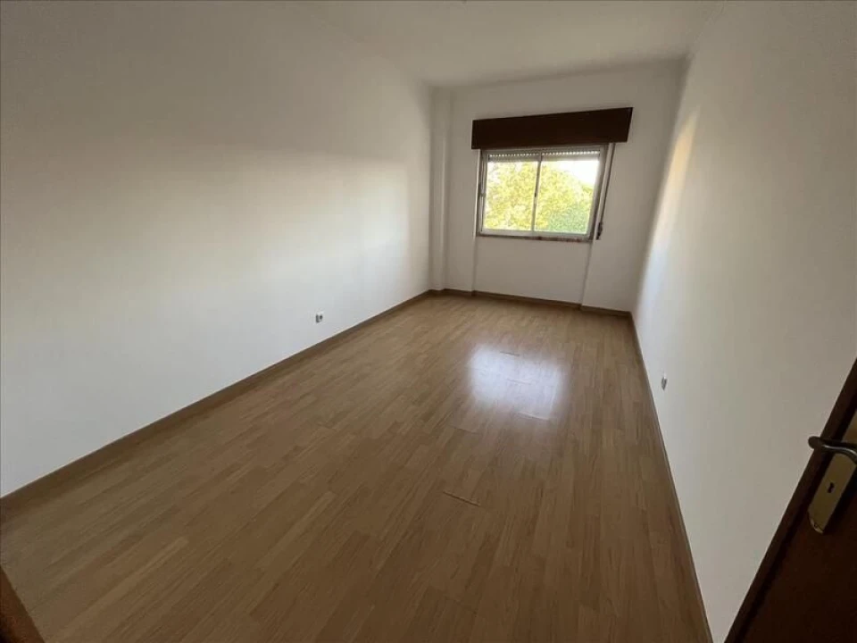 Apartamento T2 para Venda em Rio de Mouro Foto 11