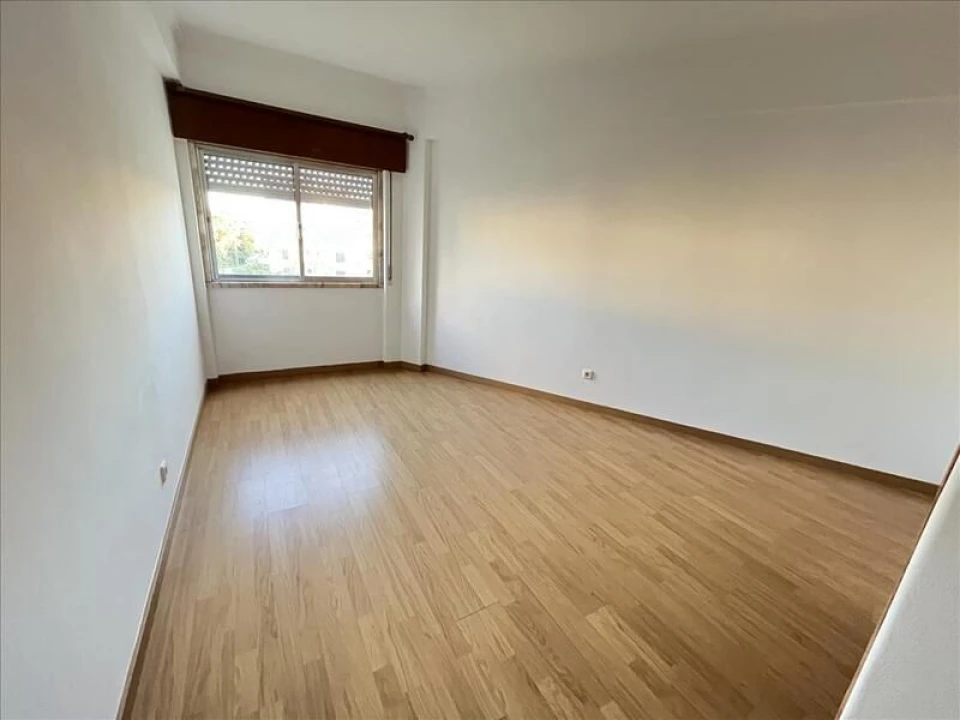 Apartamento T2 para Venda em Rio de Mouro Foto 13