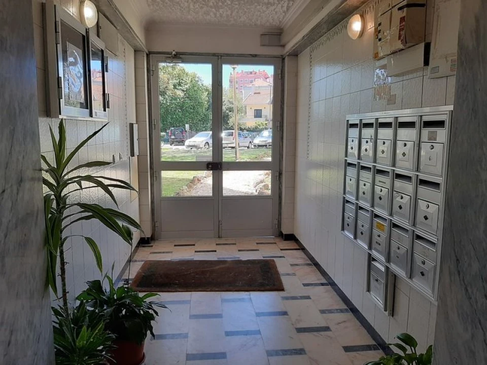 Apartamento T2 para Venda em Rio de Mouro Foto 2