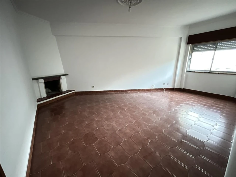 Apartamento T2 para Venda em Rio de Mouro Foto 4