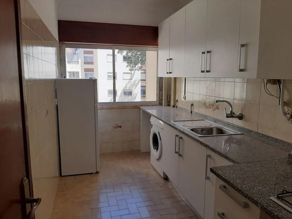 Apartamento T2 para Venda em Rio de Mouro Foto 6