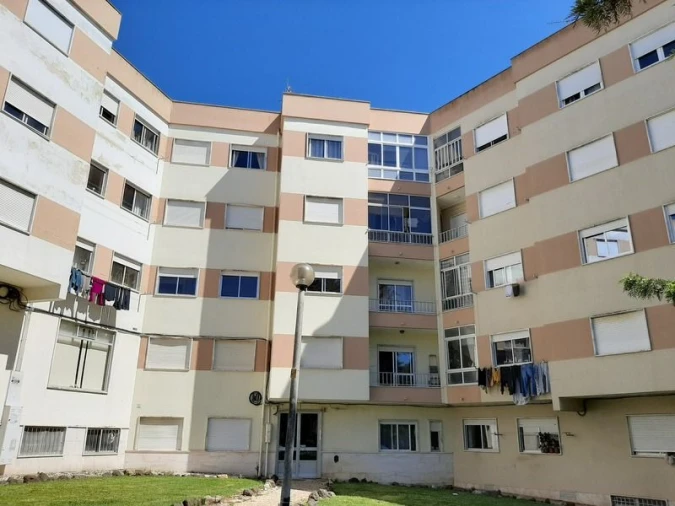 Apartamento T2 para Venda em Rio de Mouro Foto 16