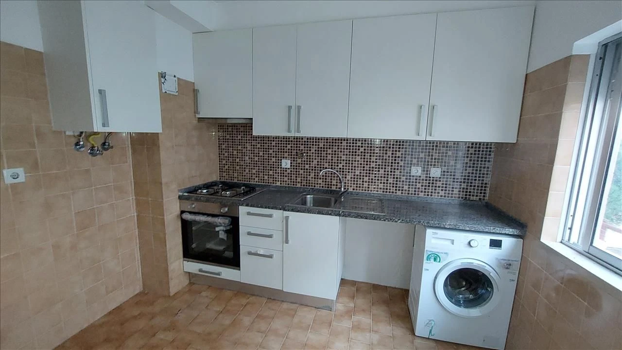 Apartamento T3 para Venda em Rio de Mouro Foto 3