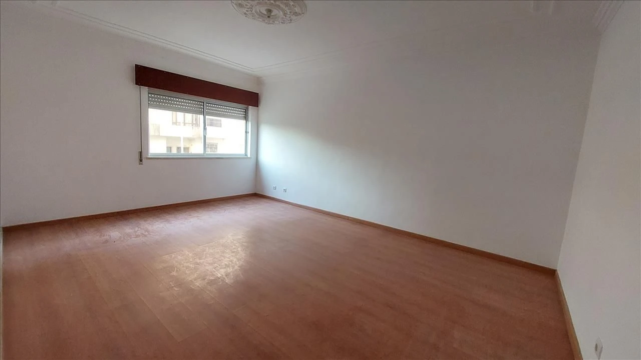 Apartamento T3 para Venda em Rio de Mouro Foto 4