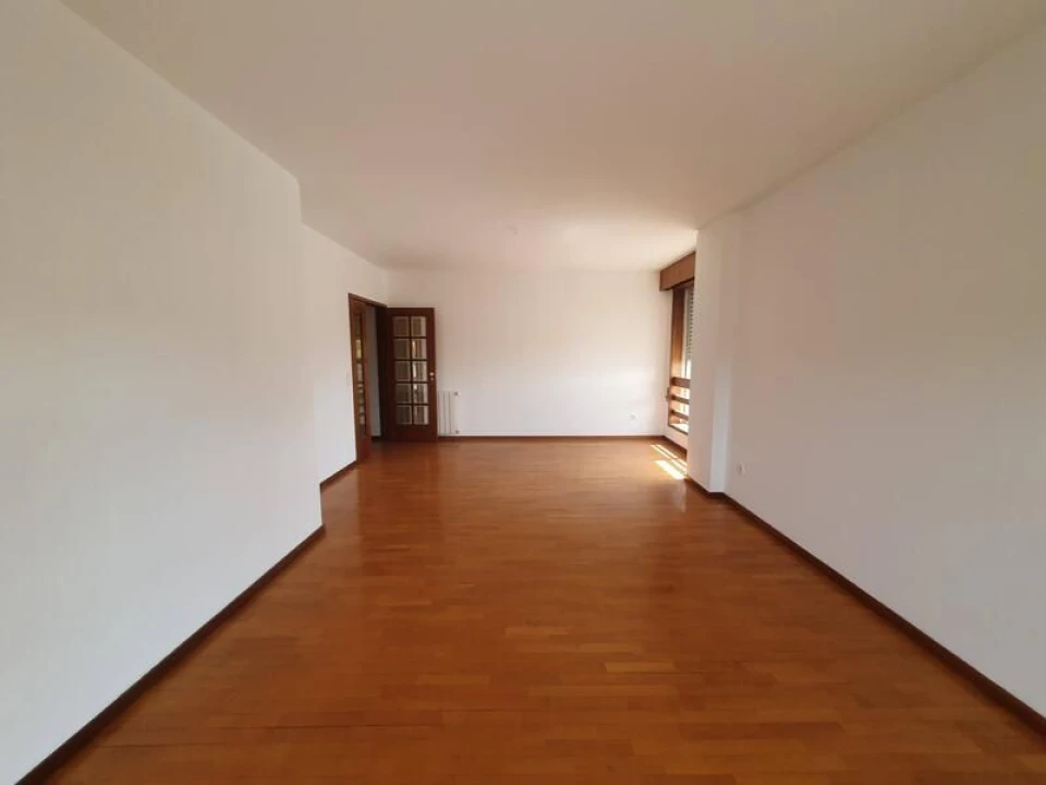 Apartamento T2 para Venda em Cidade da Maia Foto 3