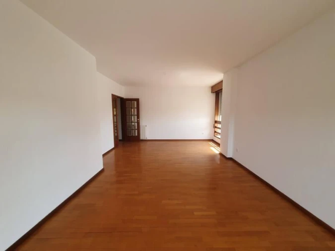 Apartamento T2 para Venda em Cidade da Maia Foto 3