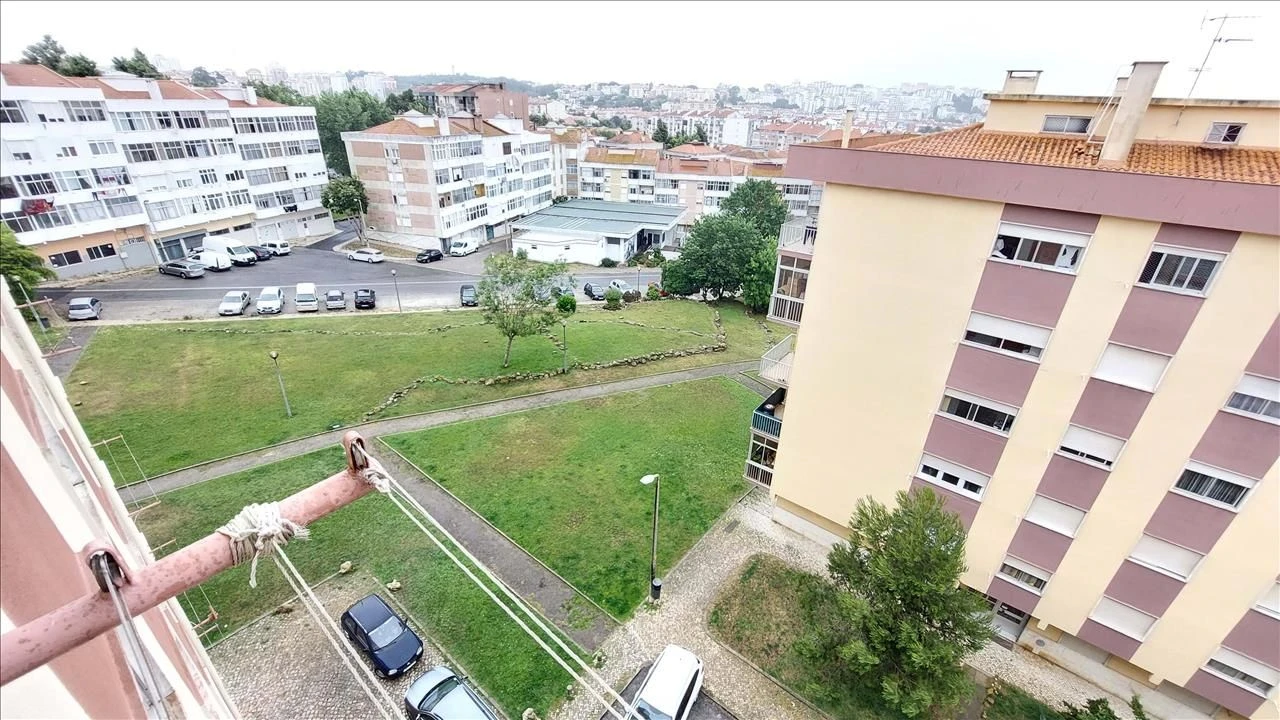 Apartamento T2 para Venda em Rio de Mouro Foto 17