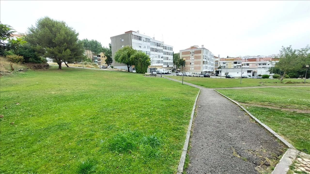 Apartamento T2 para Venda em Rio de Mouro Foto 18